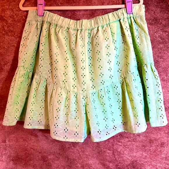 BCBGeneration Eyelet Shorts - Mint - Size L - Picture 10 of 14